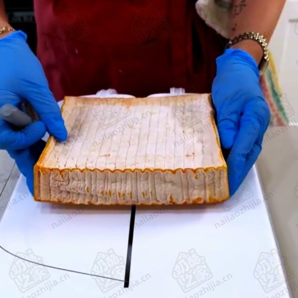 奶酪之家 布雷比鲁斯·达让塔尔奶酪（Brebirousse d'Argental） 整体图

