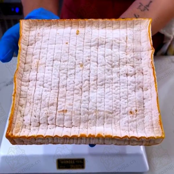 奶酪之家 布雷比鲁斯·达让塔尔奶酪（Brebirousse d'Argental） 整体图
