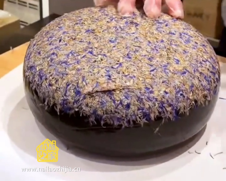 奶酪之家 薰衣草百里香奶酪(Fromage aux Lavande et Thym)整体外观展示图