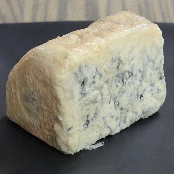 奶酪之家 沃莱甜酒琥珀蓝纹奶酪 （Fourme au Moelleux）半切图
