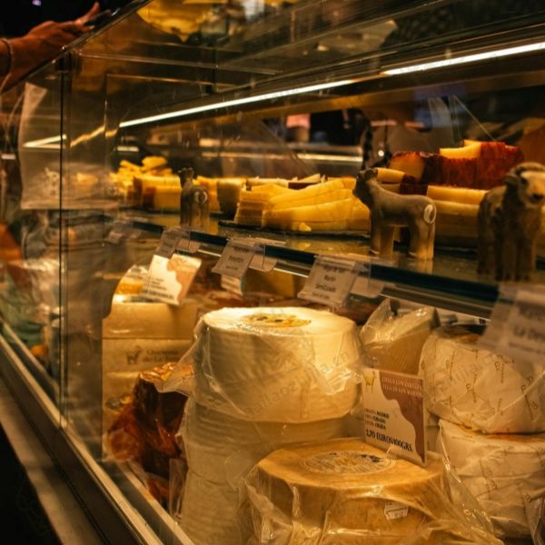 奶酪之家各种各样的奶酪（A wide variety of cheeses）