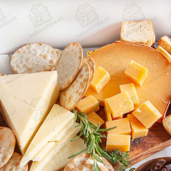 奶酪之家 贝姆斯特高达奶酪（熟成18个月）-（Beemster Classic 18 Month Aged Gouda Cheese）拼盘图
