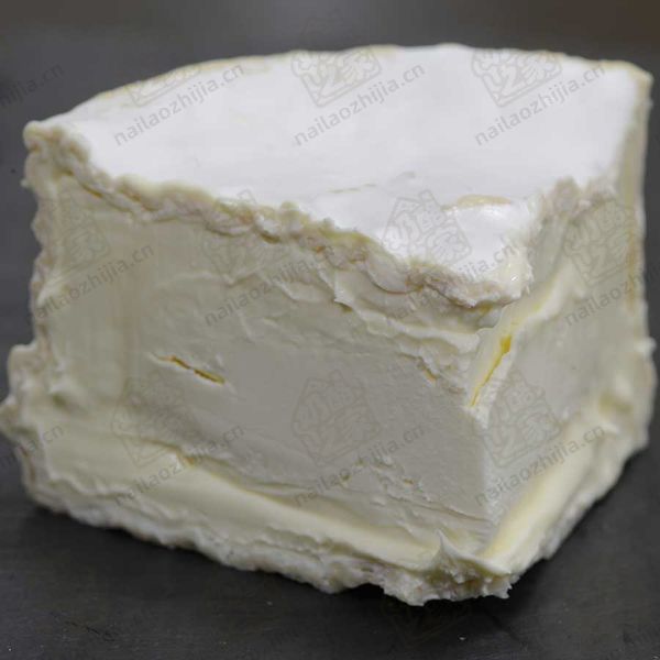奶酪之家  萨瓦兰三重奶油奶酪（Brillat Savarin Affine Cheese）半切图