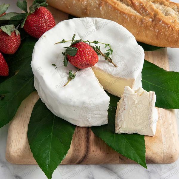 奶酪之家 布里亚 - 萨瓦兰奶酪(Brillat Savarin Cheese)半切图