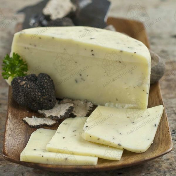 奶酪之家  卡乔塔松露奶酪（Caciotta al Tartufo Truffled Cheese）切片图