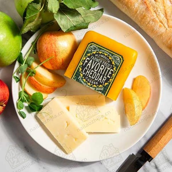 奶酪之家 弗雷德农夫切达奶酪（Farmer Fred's Favorite Vermont Cheddar Cheese）切片图