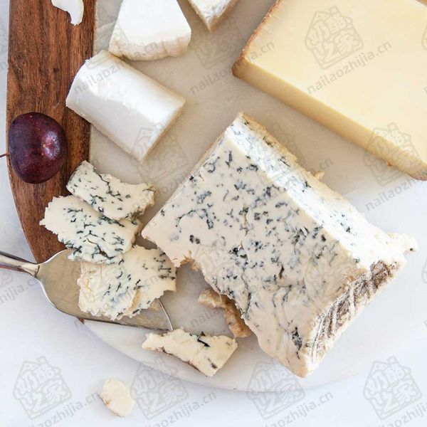 奶酪之家 安贝尔蓝纹奶酪(AOP)-(Fourme d'Ambert AOP Blue Cheese)切片图