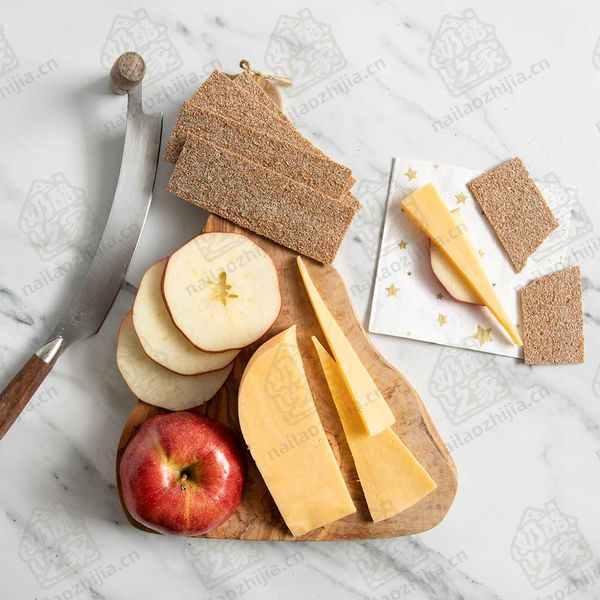 奶酪之家  枫糖高达奶酪（Maple Leaf Red Wax Gouda Cheese）拼盘图