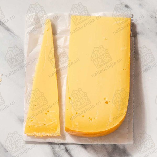 奶酪之家 库利农场奶酪(Mature Coolea Irish Farmhouse Cheese)切片图