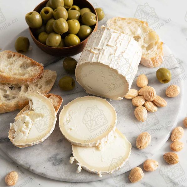 奶酪之家 卡纳德卡布拉山羊奶酪 (MitiCana de Cabra Soft-Ripened Goat Cheese)拼盘图