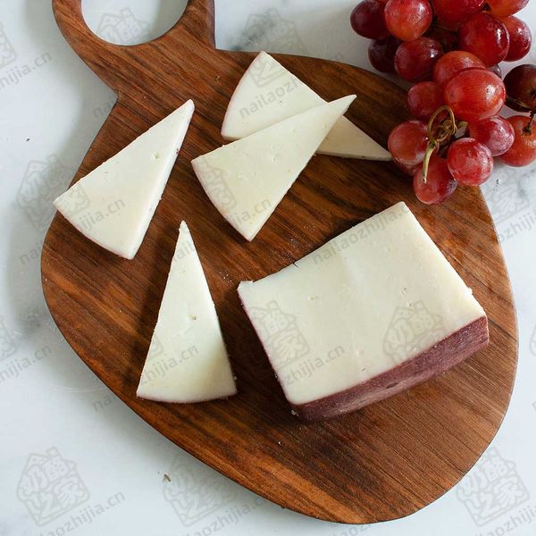 奶酪之家  穆尔西亚奶酪（Murcia al Vino Red Wine Washed Cheese）拼盘图