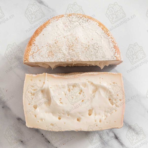 奶酪之家 山羊雪奶酪(Nieve de Cabra - Soft Ripened Spanish Goat's Milk Cheese)切片图