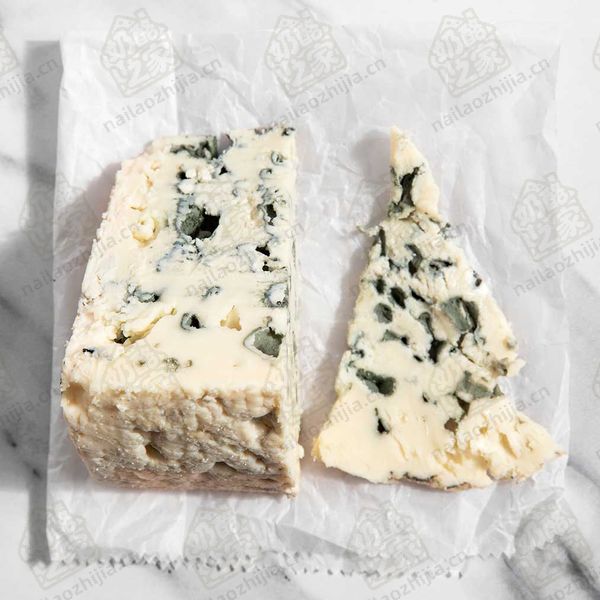 奶酪之家 洛克福奶酪（黑标 AOP）-（Roquefort AOP Cheese - Black Label）切片图
