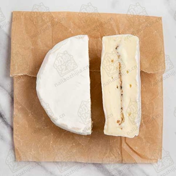 奶酪之家 松露布里奶酪（Truffle Brie Cheese）半切图