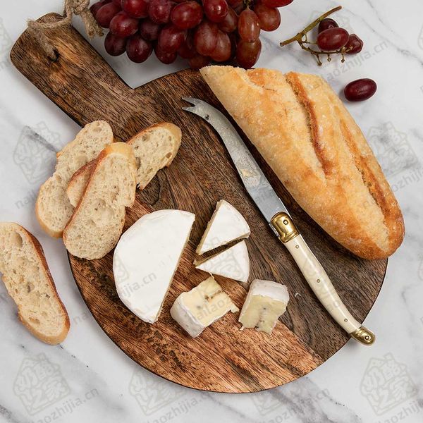 奶酪之家 松露布里奶酪(Truffle Brie Cheese)拼盘图